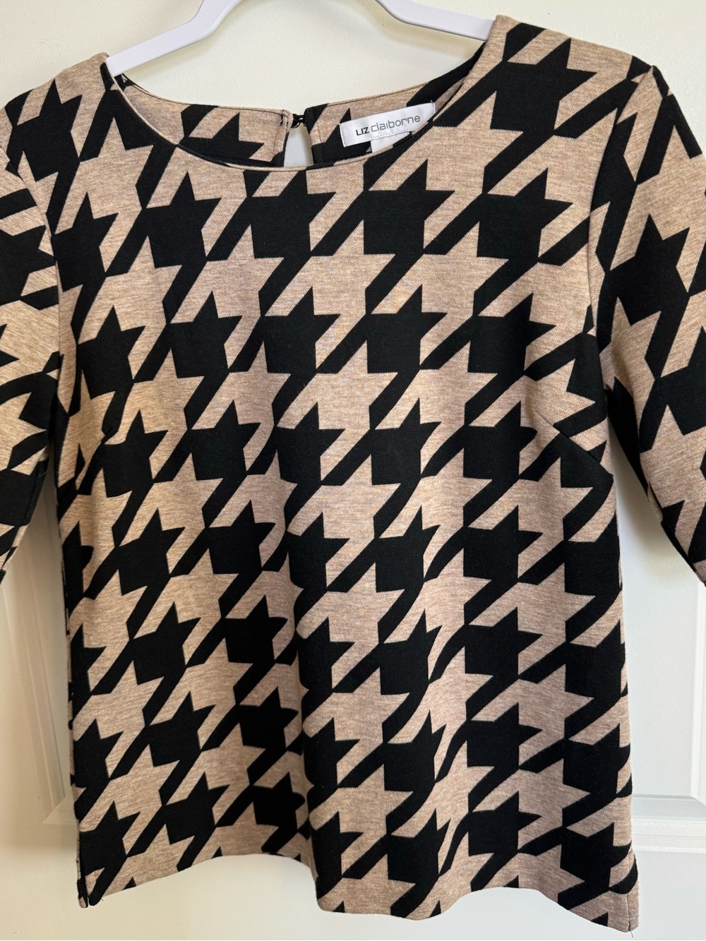 Liz Claiborne Black and Beige Houndstooth Short Sleeve Blouse SZ S